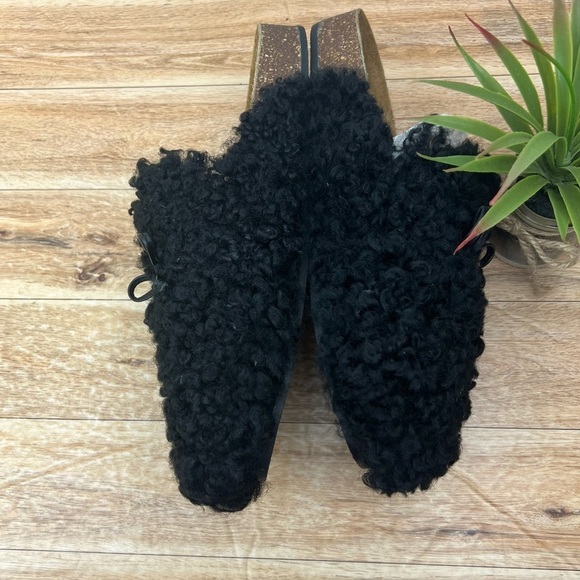 Tory Butch Logo Charm Geniune Shearling Mule sz 9 - Picture 6 of 11